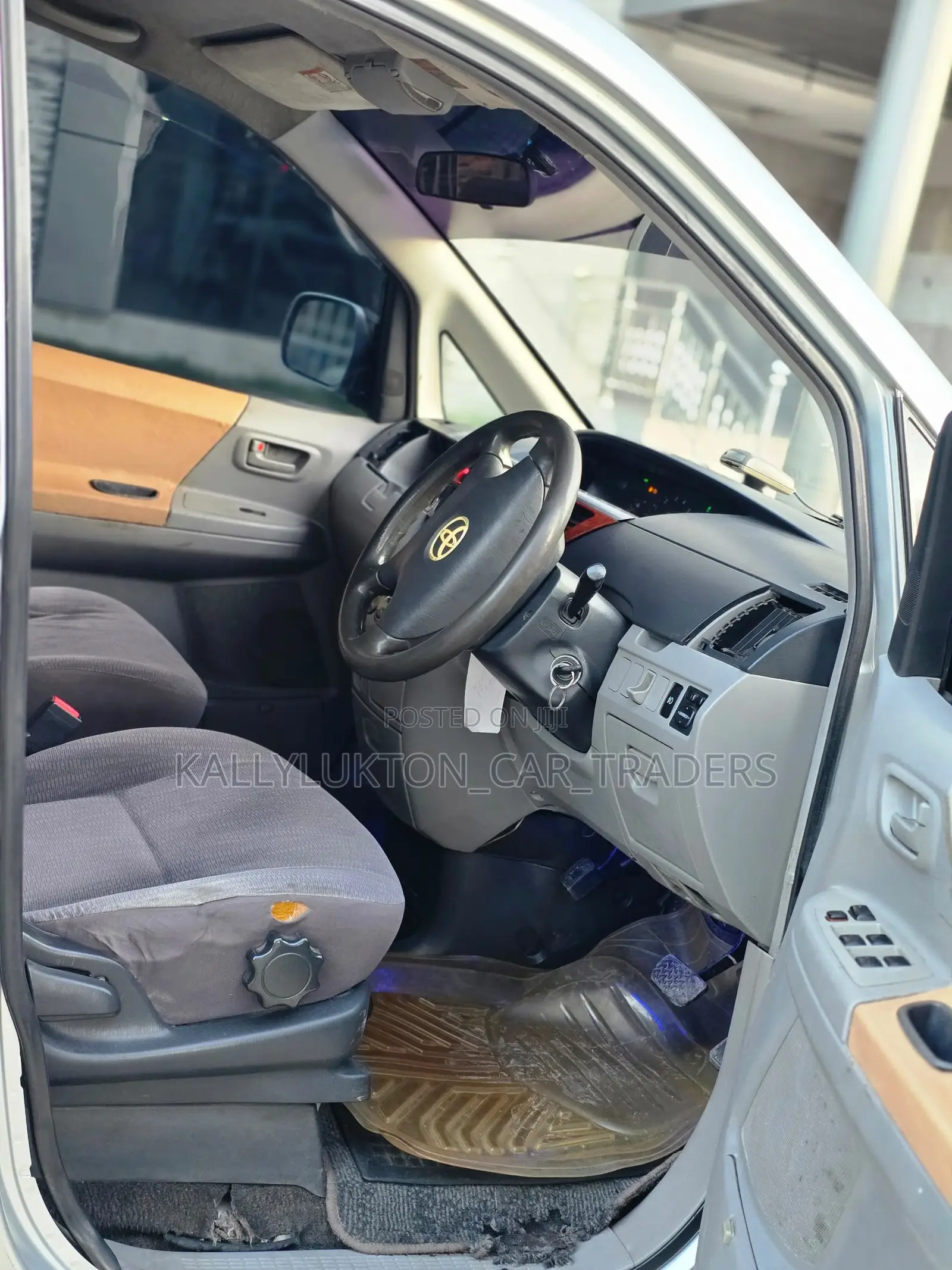 Toyota Noah 2003 Silver