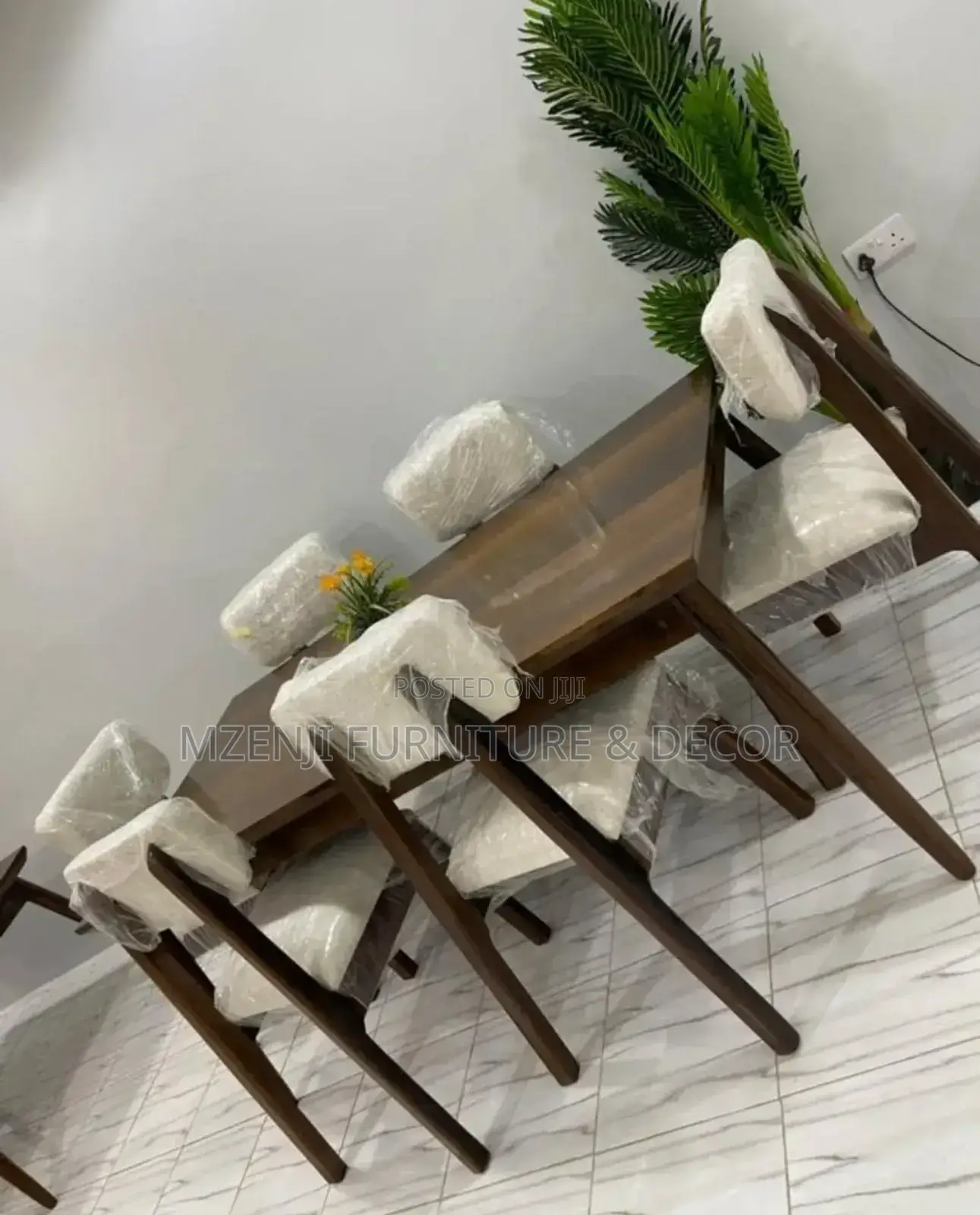 Dinning Table Ya Mninga