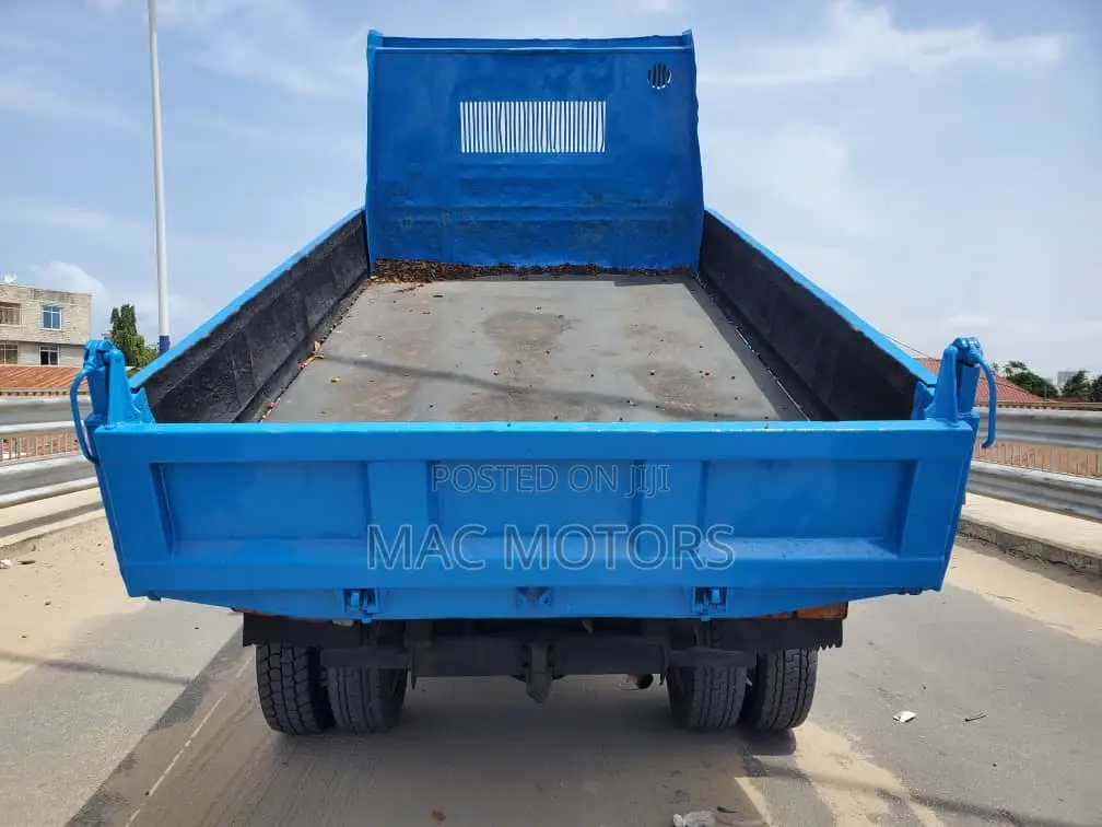 Mitsubishi Canter Tipper