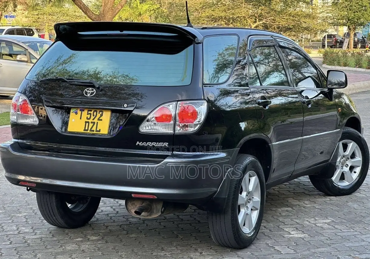 Toyota Harrier 2.4 16V 2000 Black