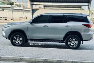 Toyota Fortuner 2.8 D AWD 2019 Silver
