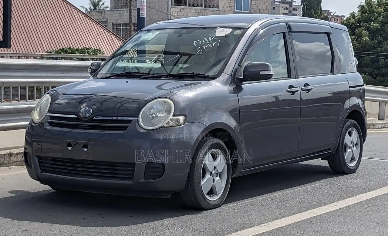 Toyota Sienta 1.5 FWD 2008 Gray