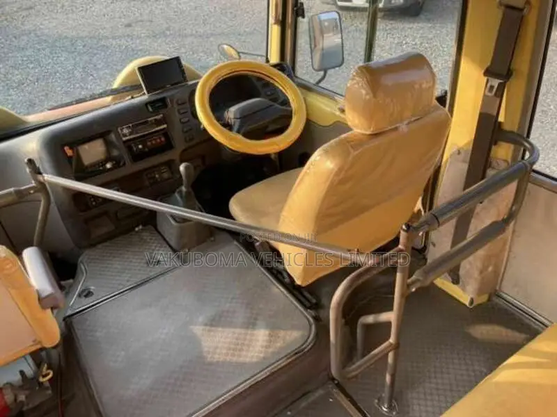 Mitsubishi Fuso Rosa 1998 Yellow