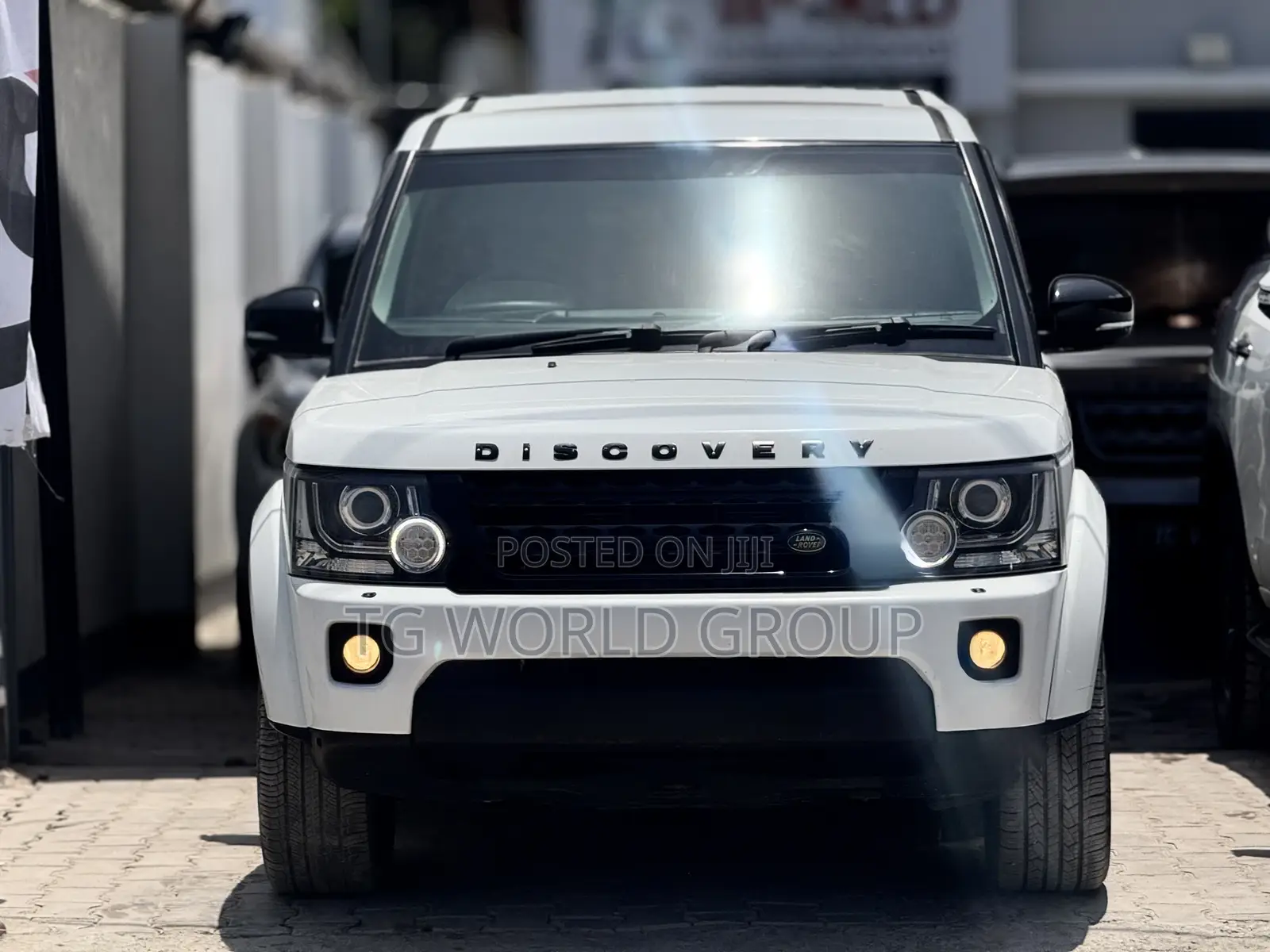Land Rover Discovery 2015 White