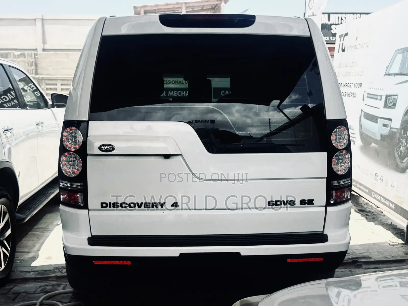 Land Rover Discovery 2015 White