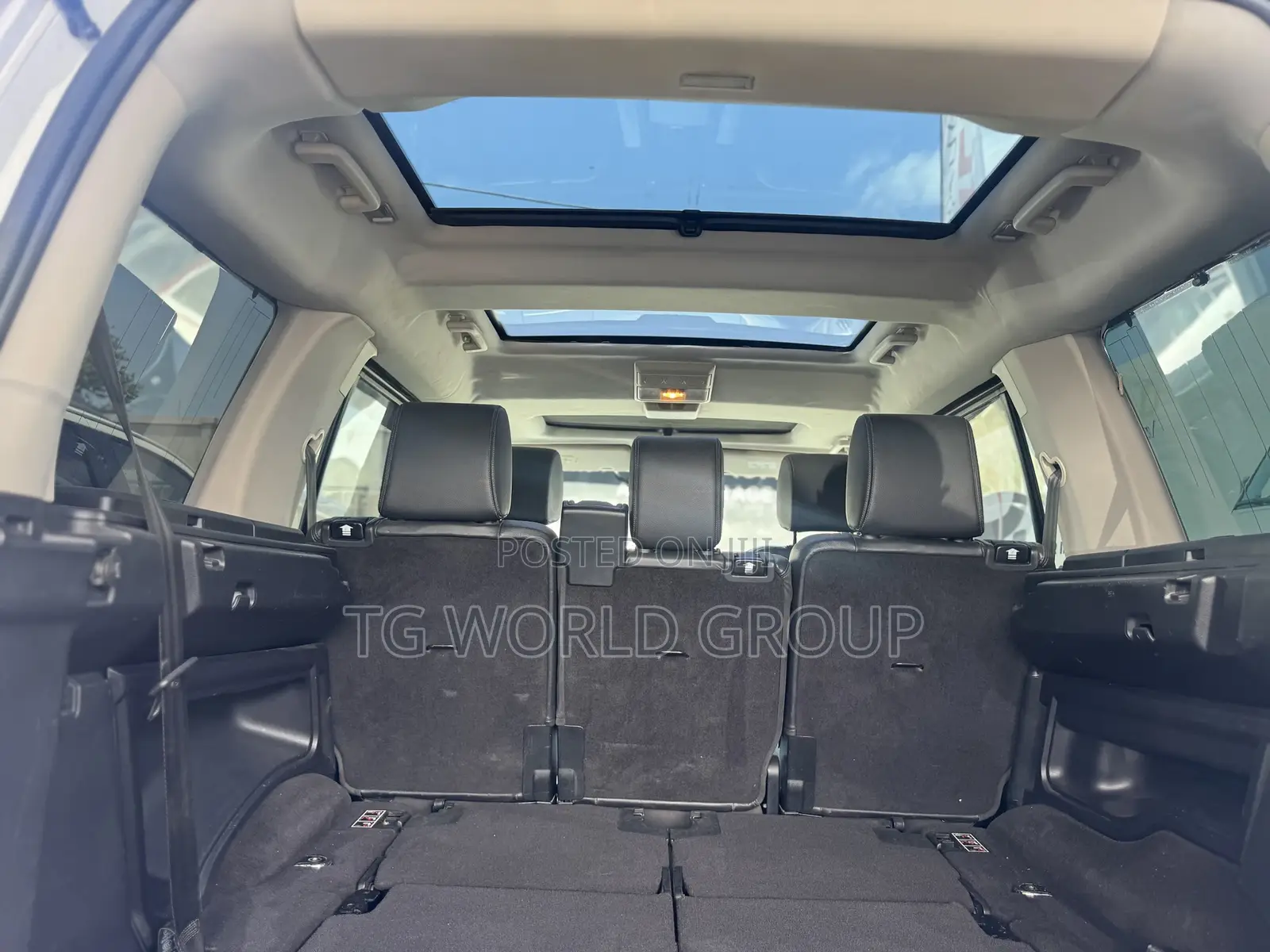 Land Rover Discovery 2015 White