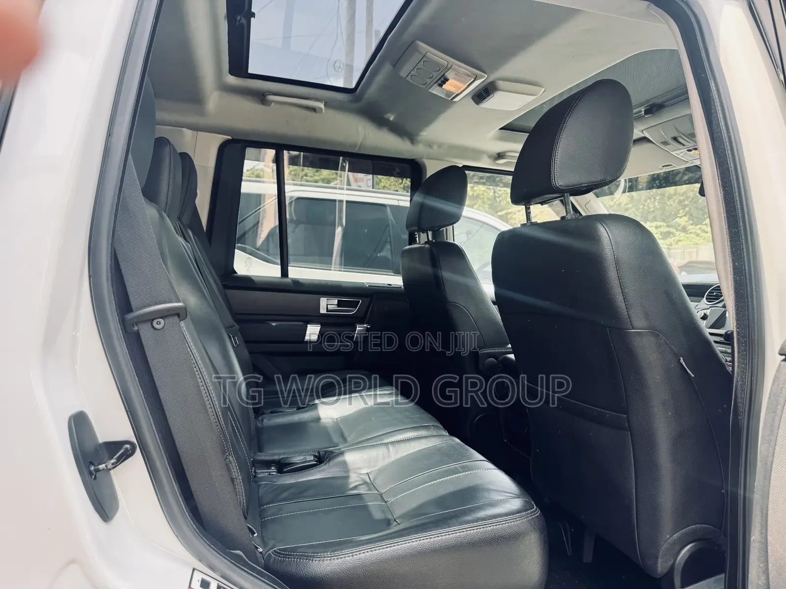 Land Rover Discovery 2015 White