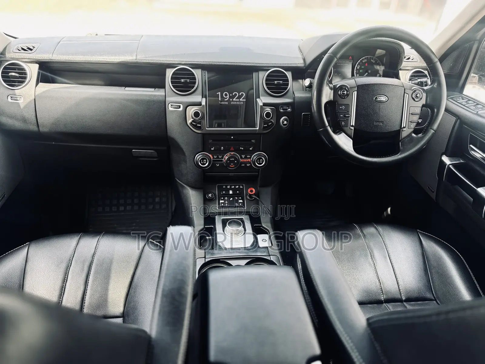 Land Rover Discovery 2015 White