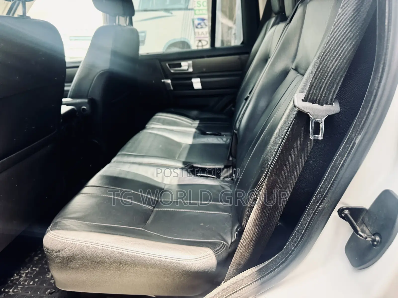 Land Rover Discovery 2015 White