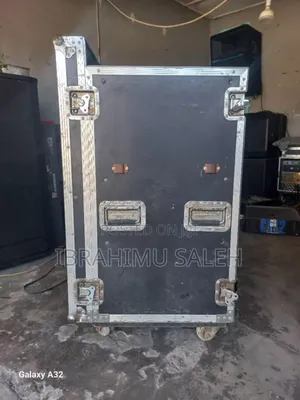 Muzik Mnene Karibu Reki Hiyo Pamoja Na Buster Na Izo Bezi