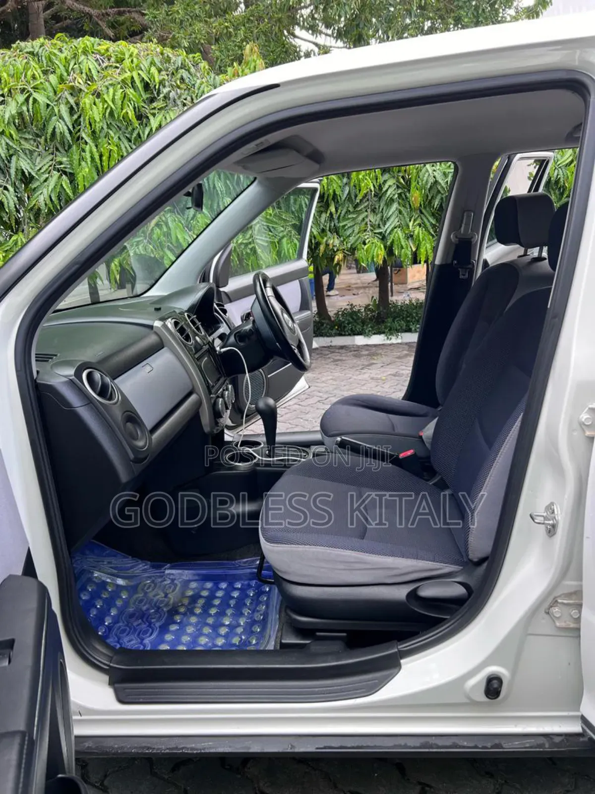 Mazda Verisa 2010 White
