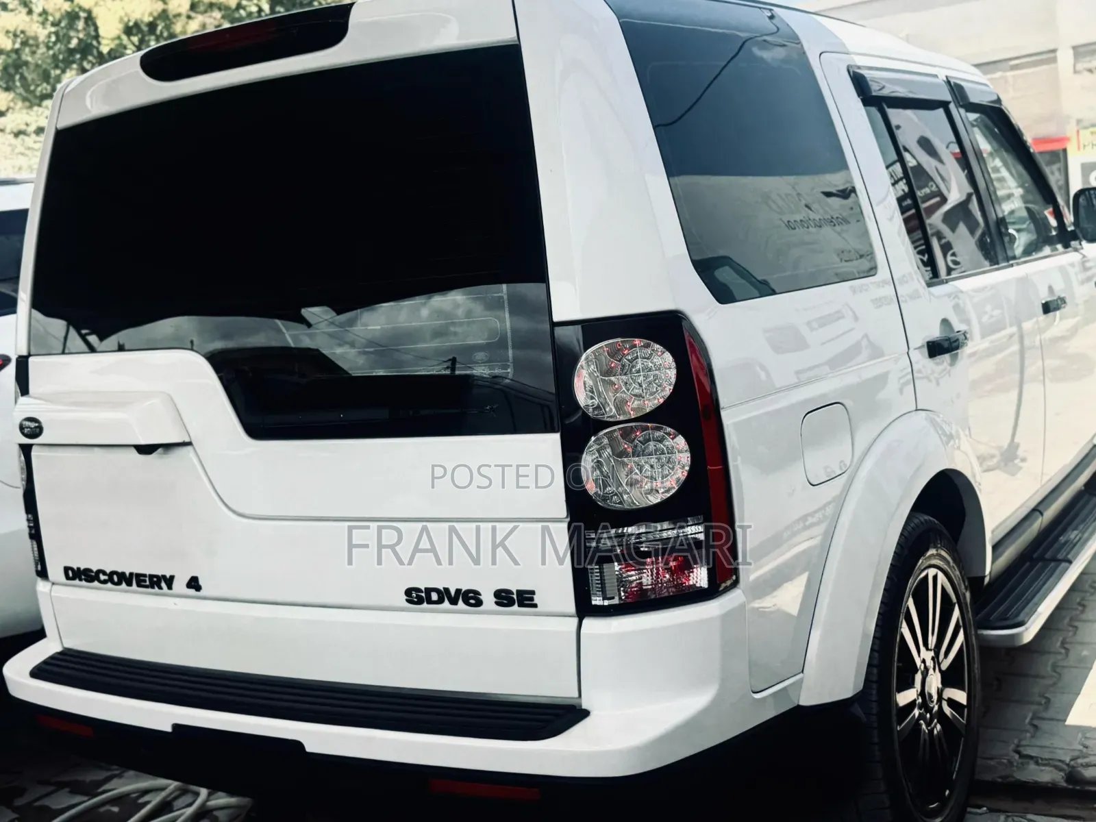 Land Rover Discovery 2015 White