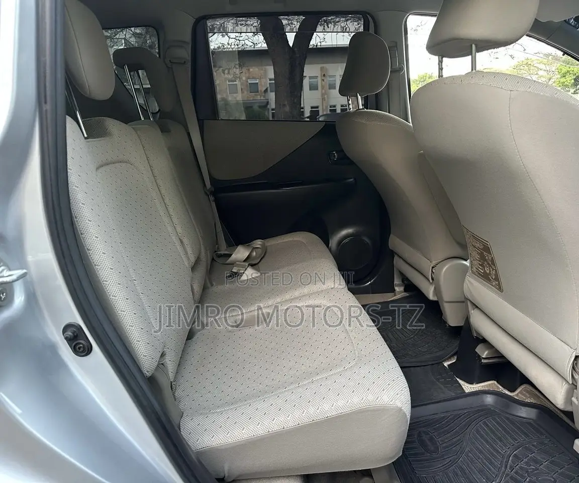 Toyota Ractis 2005 Silver