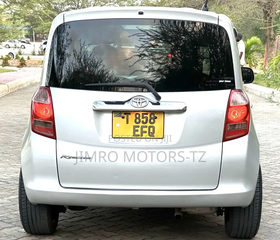 Toyota Ractis 2005 Silver