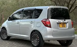 Toyota Ractis 2005 Silver
