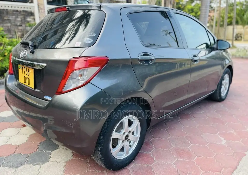Toyota Vitz 2011 Gray