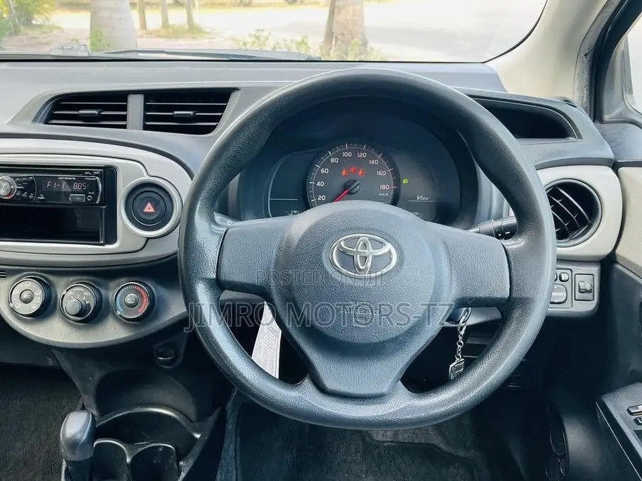 Toyota Vitz 2011 Gray