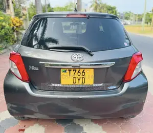 Toyota Vitz 2011 Gray