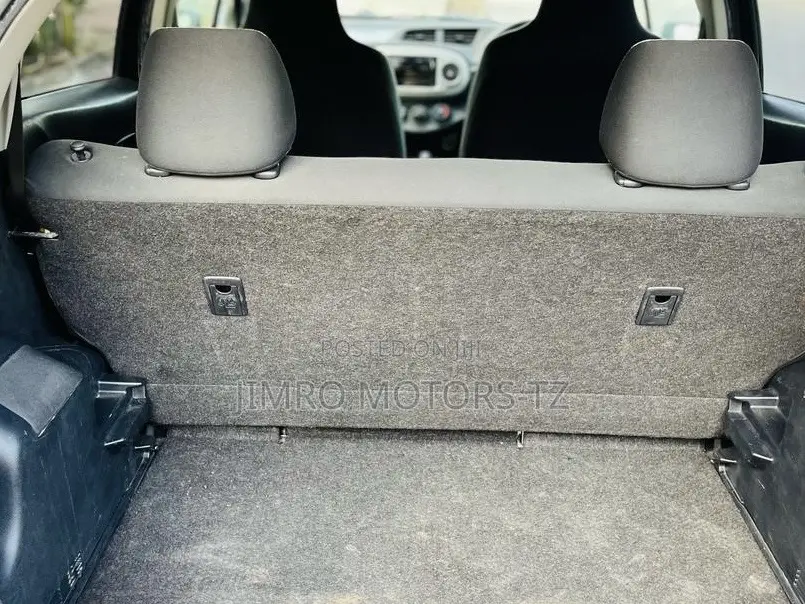 Toyota Vitz 2011 Gray