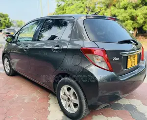 Toyota Vitz 2011 Gray