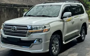 Toyota Land Cruiser 2017 White