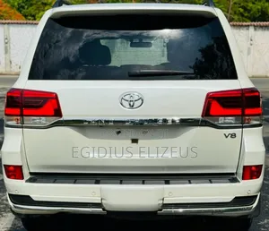 Toyota Land Cruiser 2017 White
