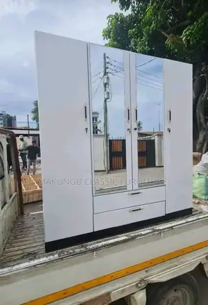 Kabati Milango Minne Kwa Ajili Ya Nguo