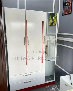 Kabati La Milango Mitatu
