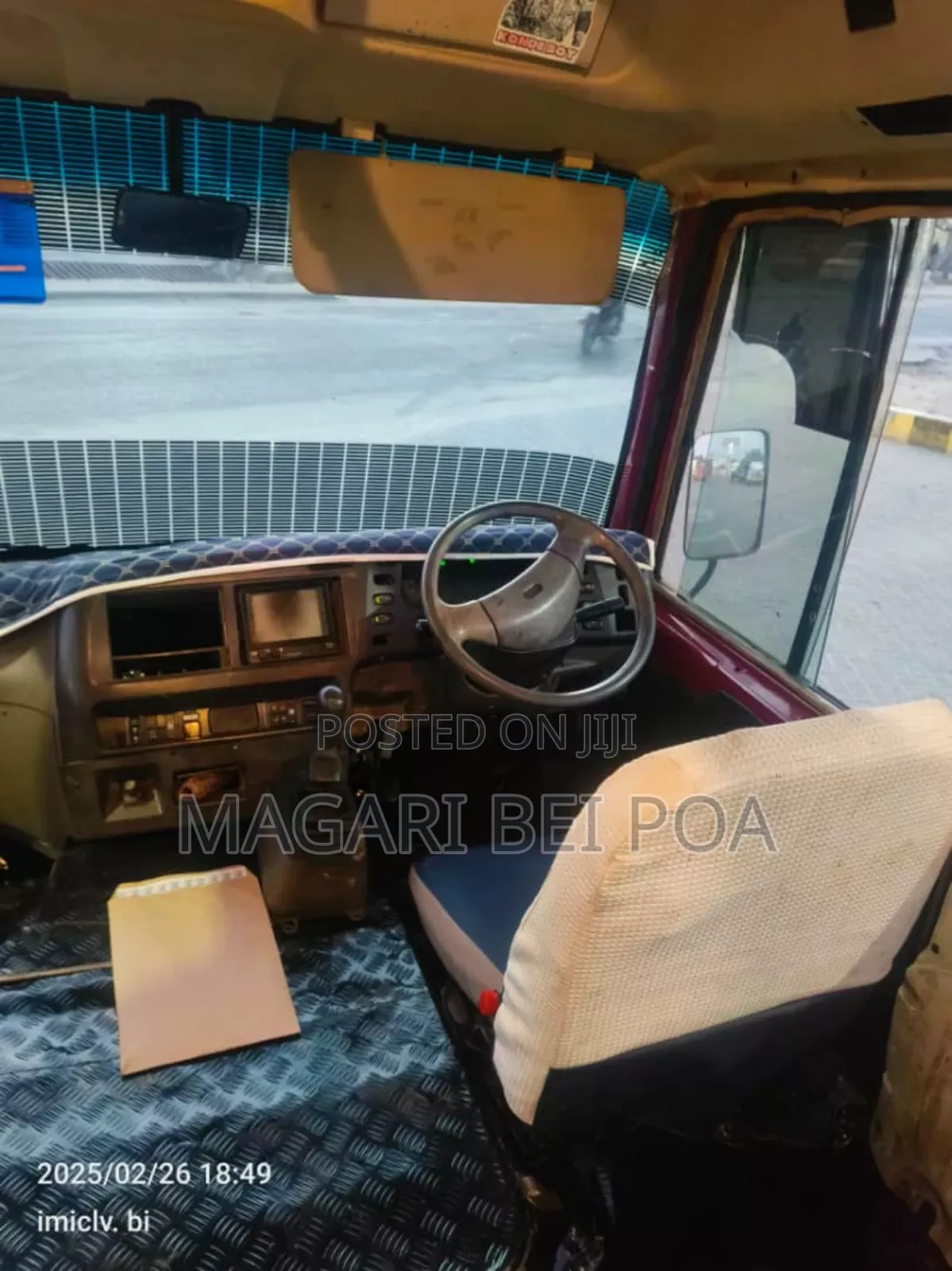 Mitsubishi Fuso Rosa 2000 Red