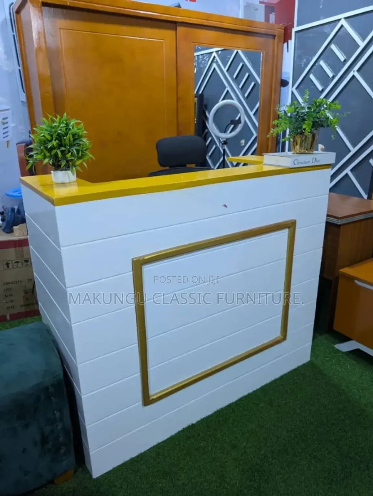 Reception Table Ya Kisasa
