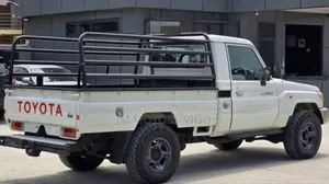 Toyota Land Cruiser 2011 Pearl