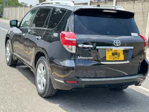 Toyota Vanguard 2011 Black