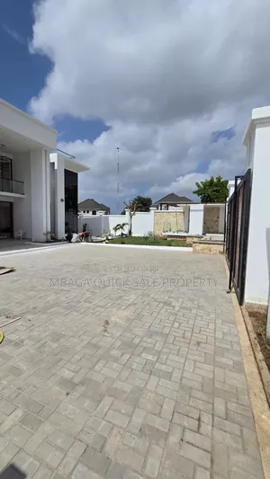 4bdrm House in Goba for sale