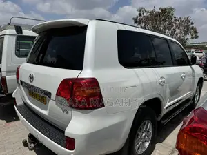 Toyota Land Cruiser 2014 White