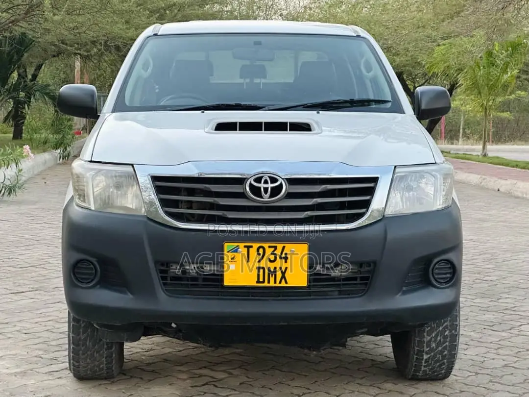 Toyota Hilux 2013 White