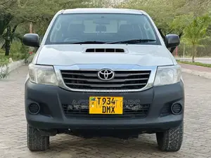 Toyota Hilux 2013 White