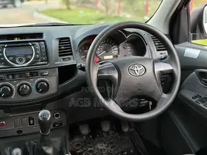Toyota Hilux 2013 White