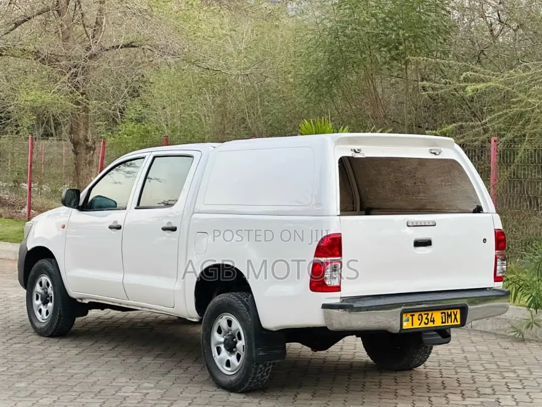 Toyota Hilux 2013 White