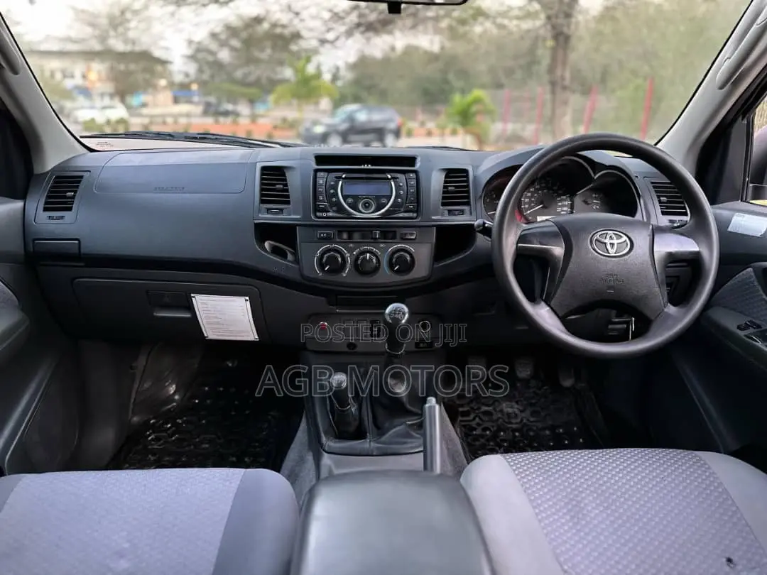 Toyota Hilux 2013 White