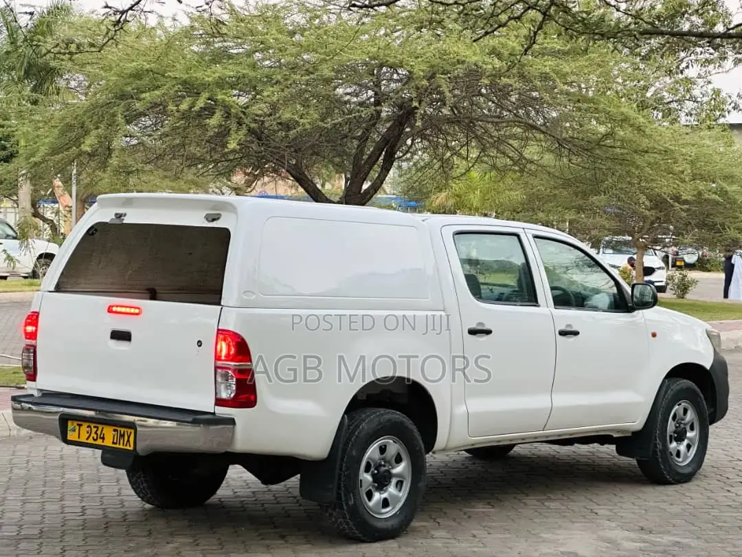Toyota Hilux 2013 White