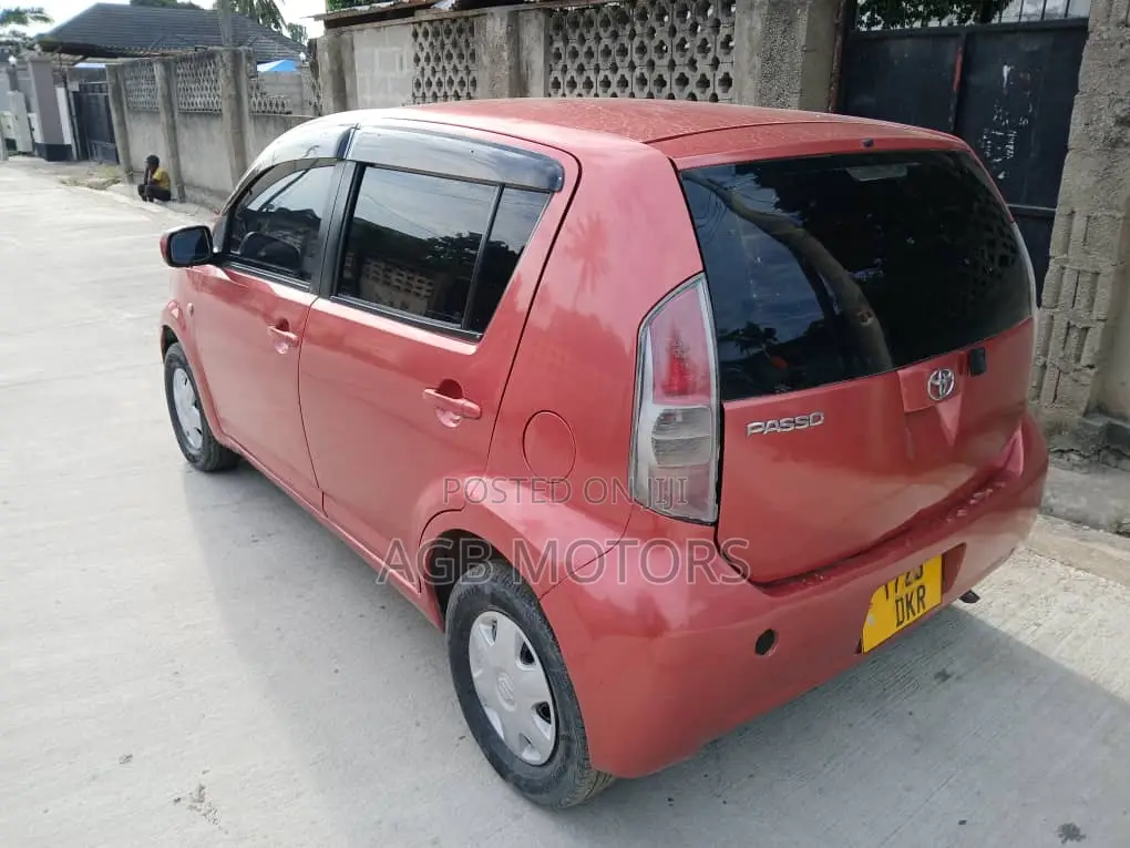 Toyota Passo 1.0 AWD 2007 Red
