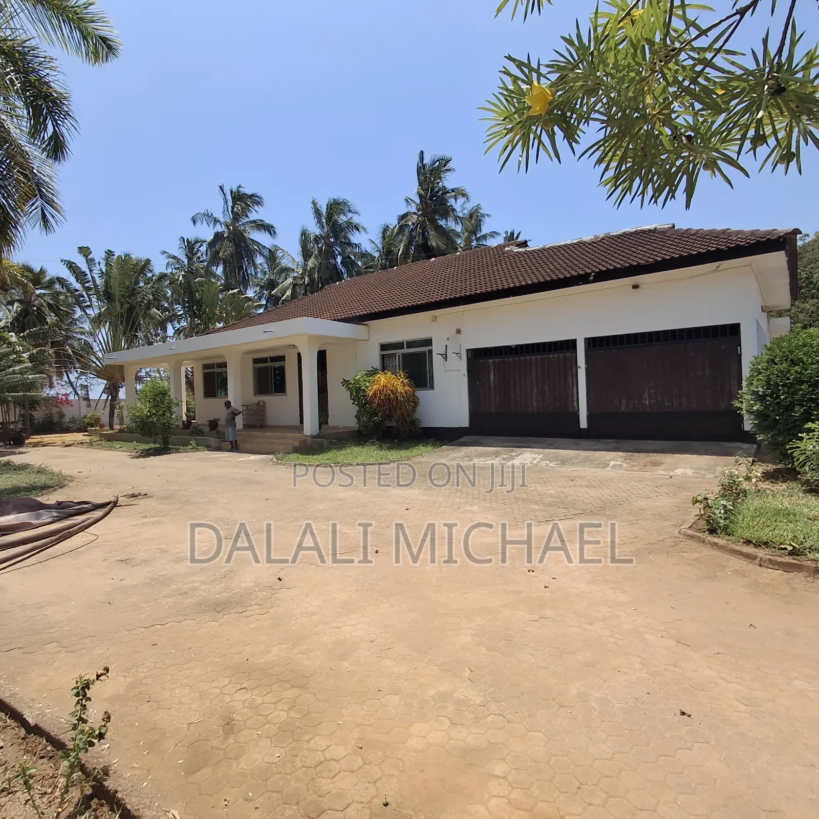 8bdrm Bungalow in Mbezibeach for rent