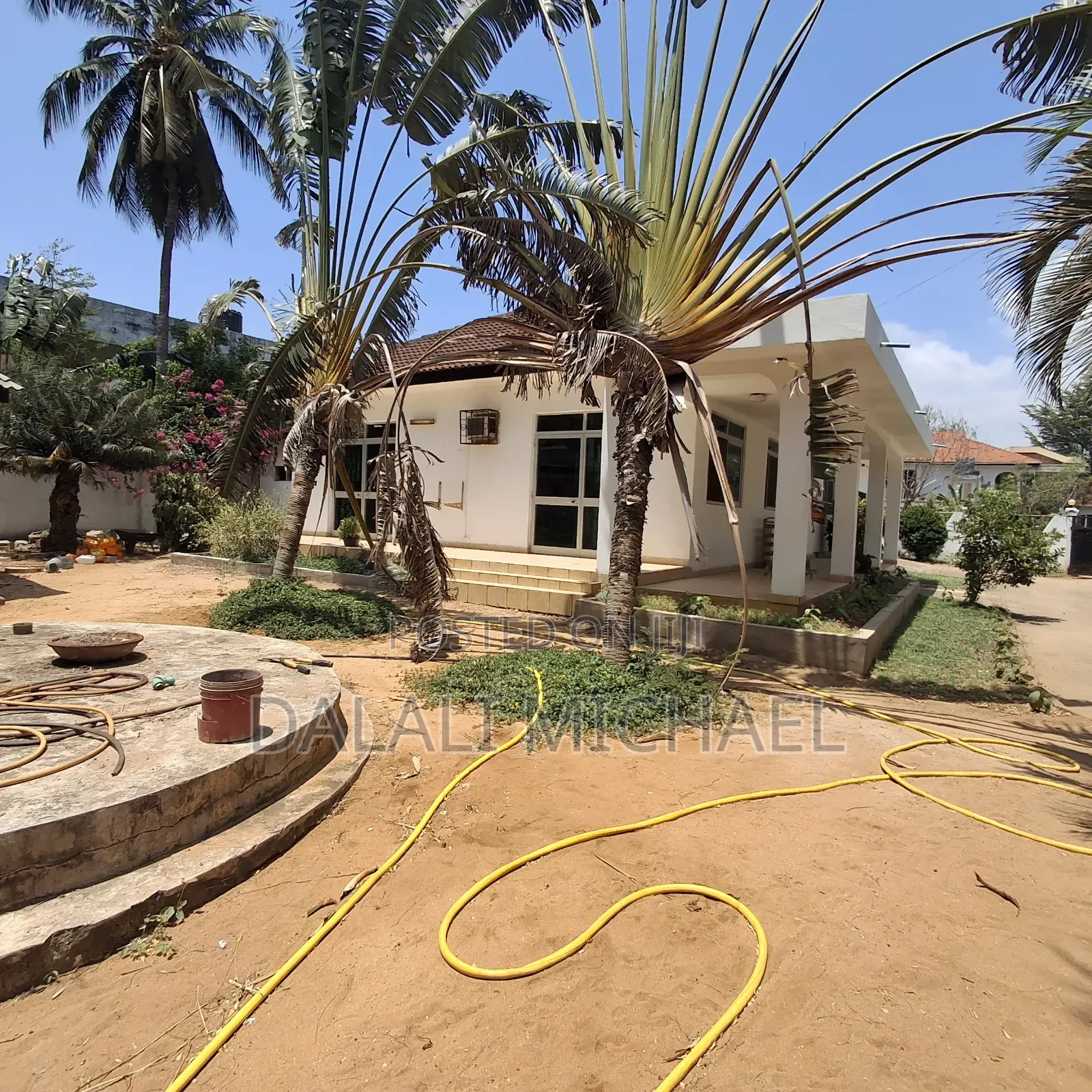 8bdrm Bungalow in Mbezibeach for rent