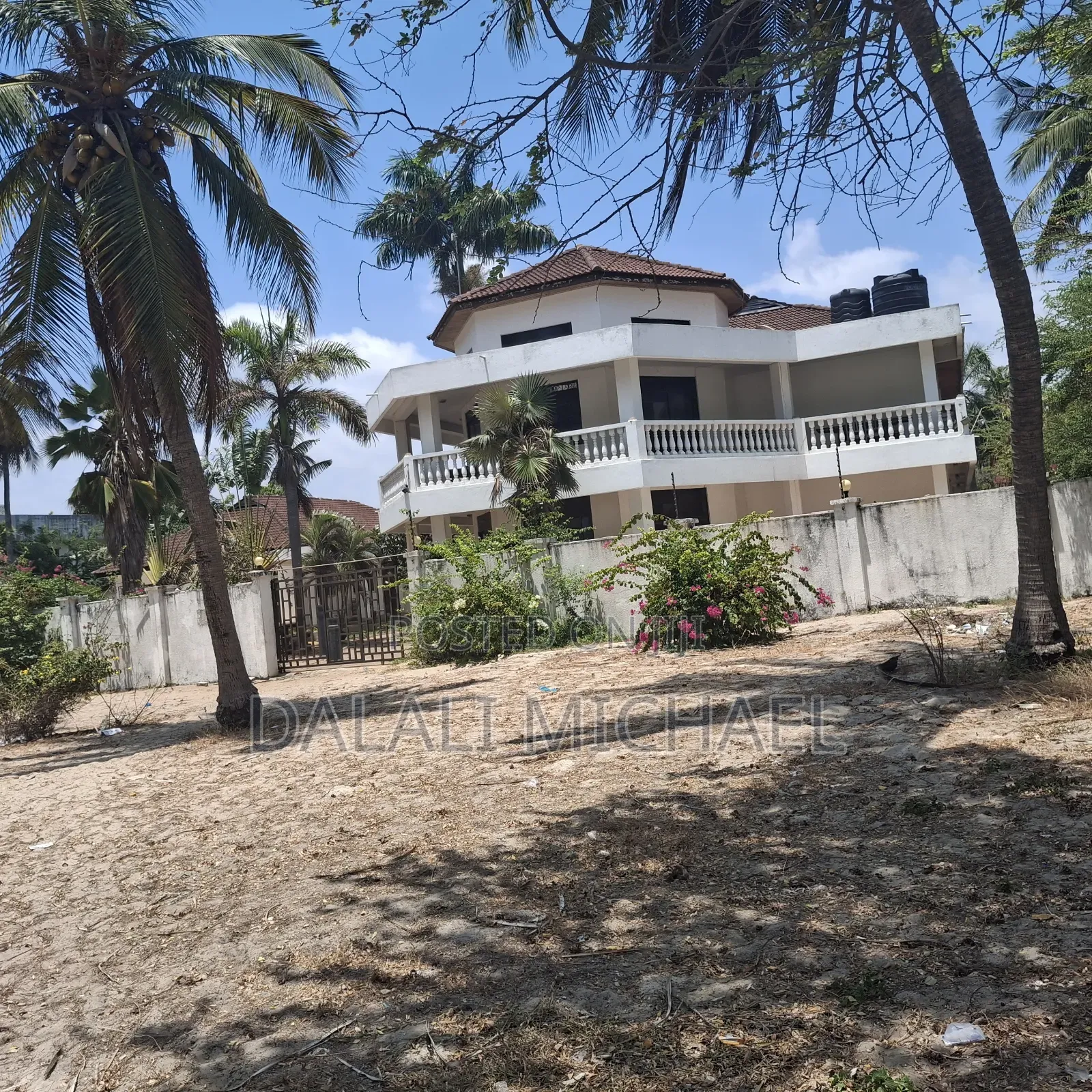 8bdrm Bungalow in Mbezibeach for rent