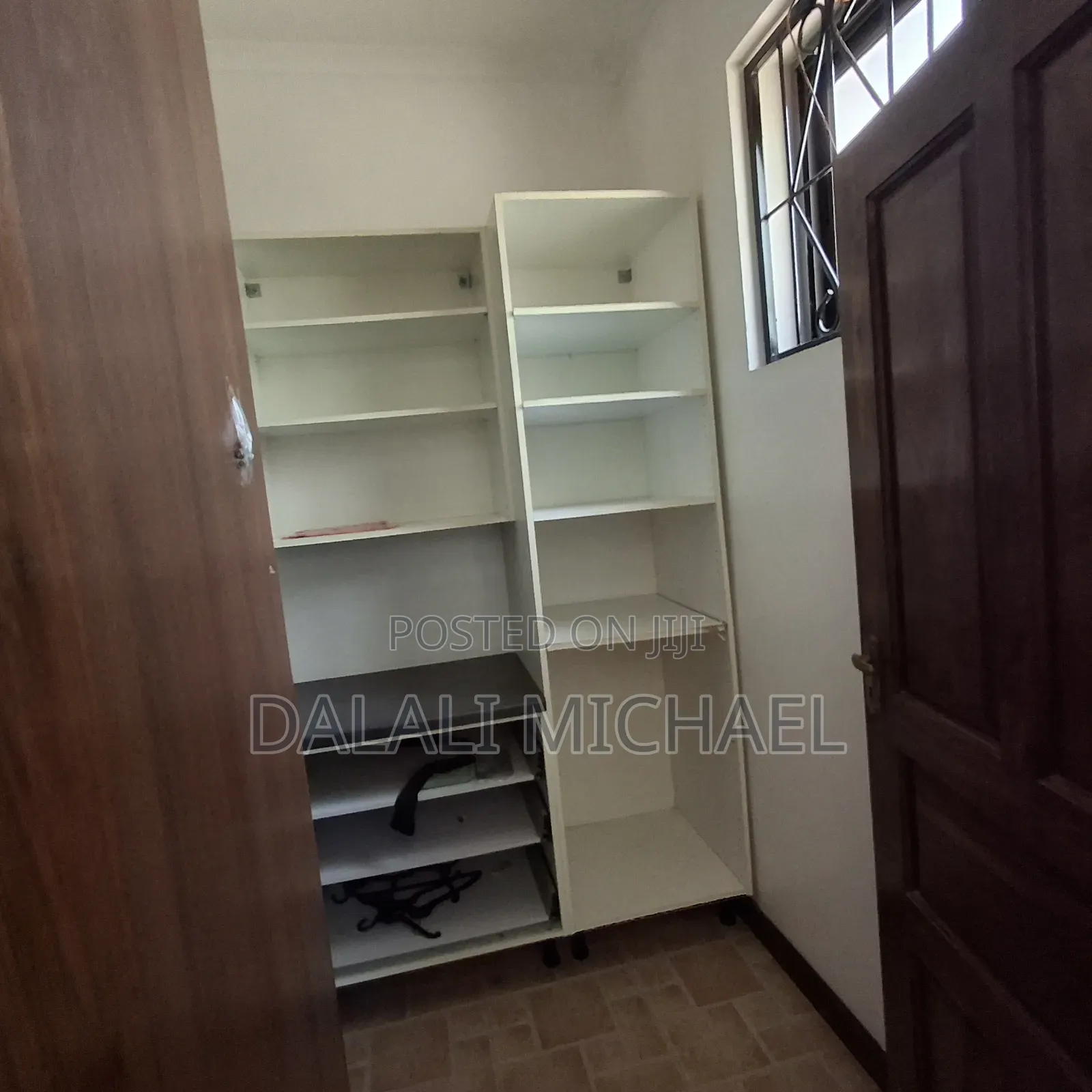 8bdrm Bungalow in Mbezibeach for rent