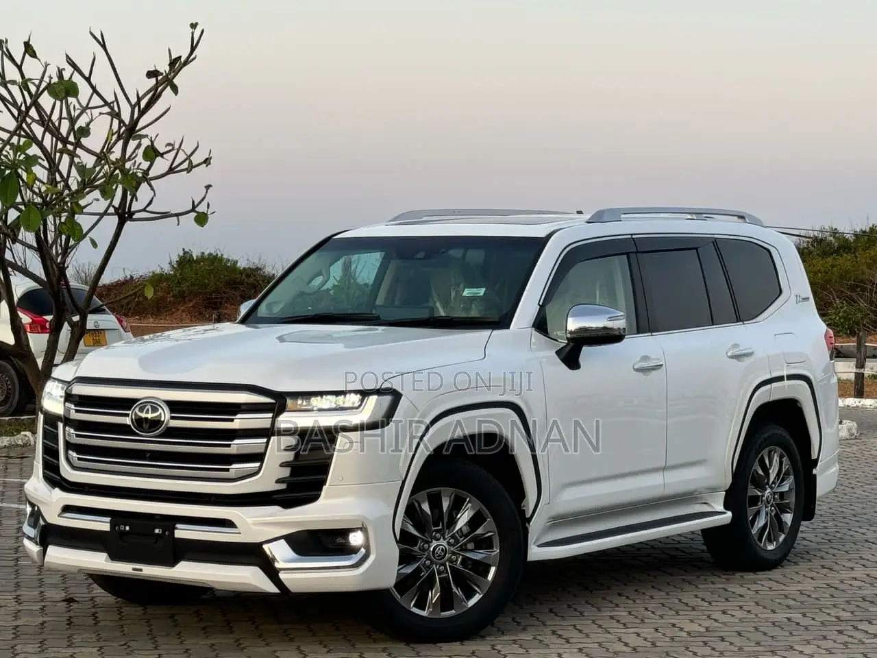 Toyota Land Cruiser 3.5 V6 2022 White