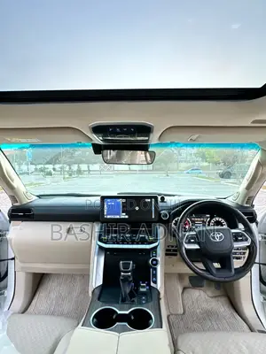 Toyota Land Cruiser 3.5 V6 2022 White
