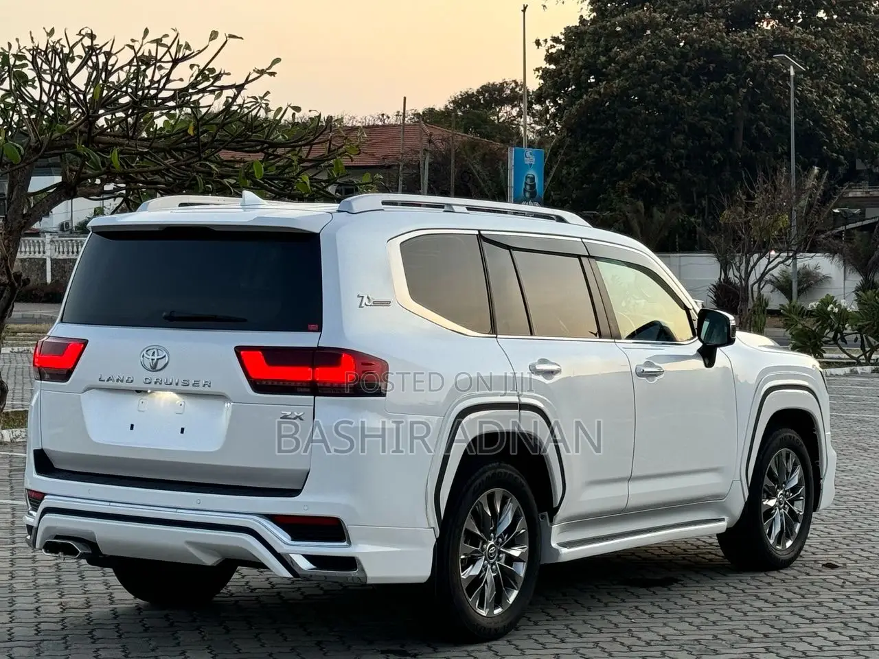 Toyota Land Cruiser 3.5 V6 2022 White