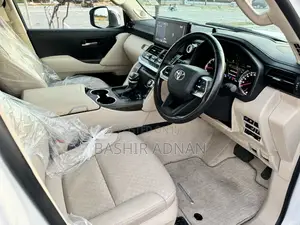 Toyota Land Cruiser 3.5 V6 2022 White