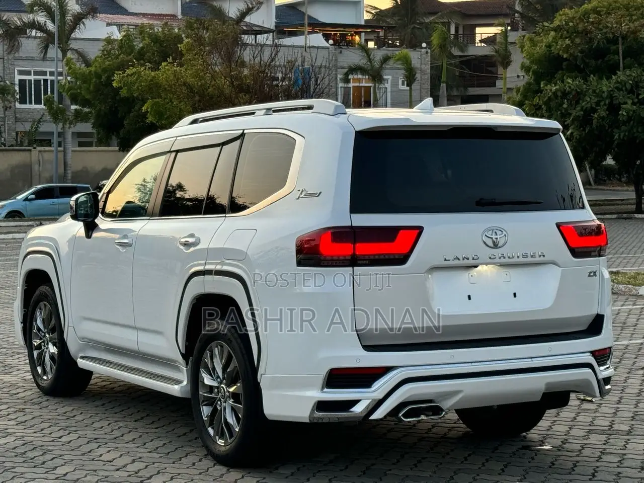 Toyota Land Cruiser 3.5 V6 2022 White